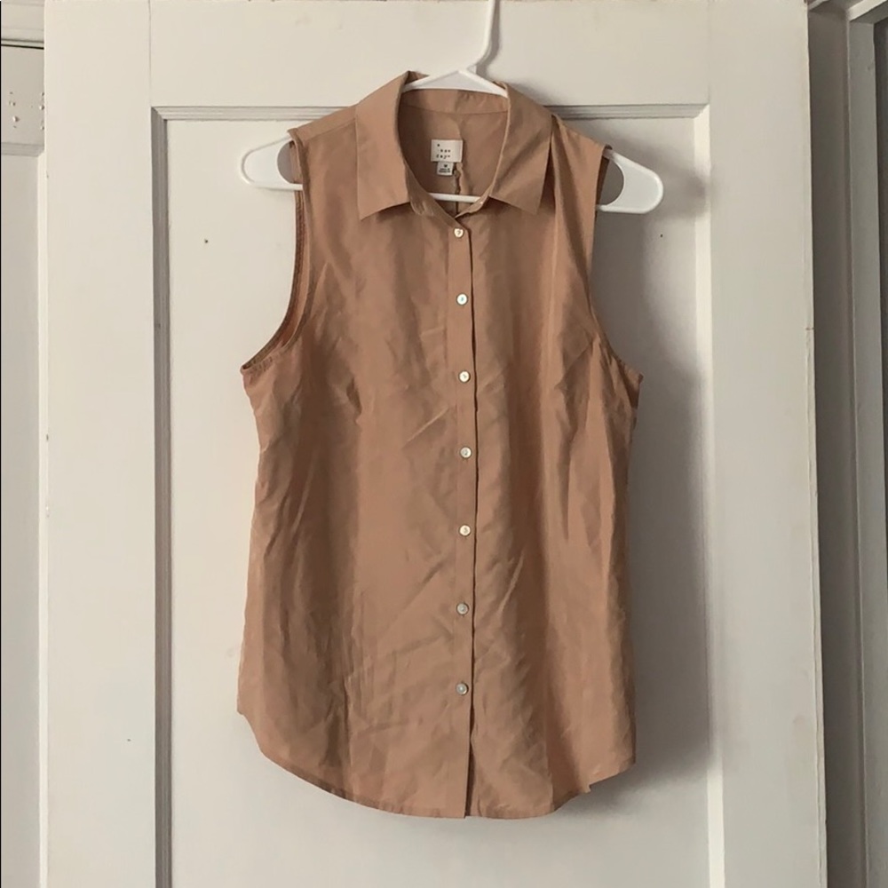 Sleeveless dress top